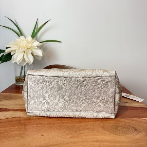 NWT Coach Zip Top Shoulder Bag‎ In Signature Canvas - Picture 4 of 7